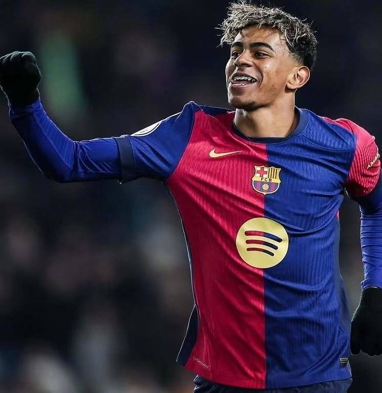 亚马尔创纪录，巴萨7-1血洗瓦伦西亚，莱万远超姆巴佩领跑西甲！