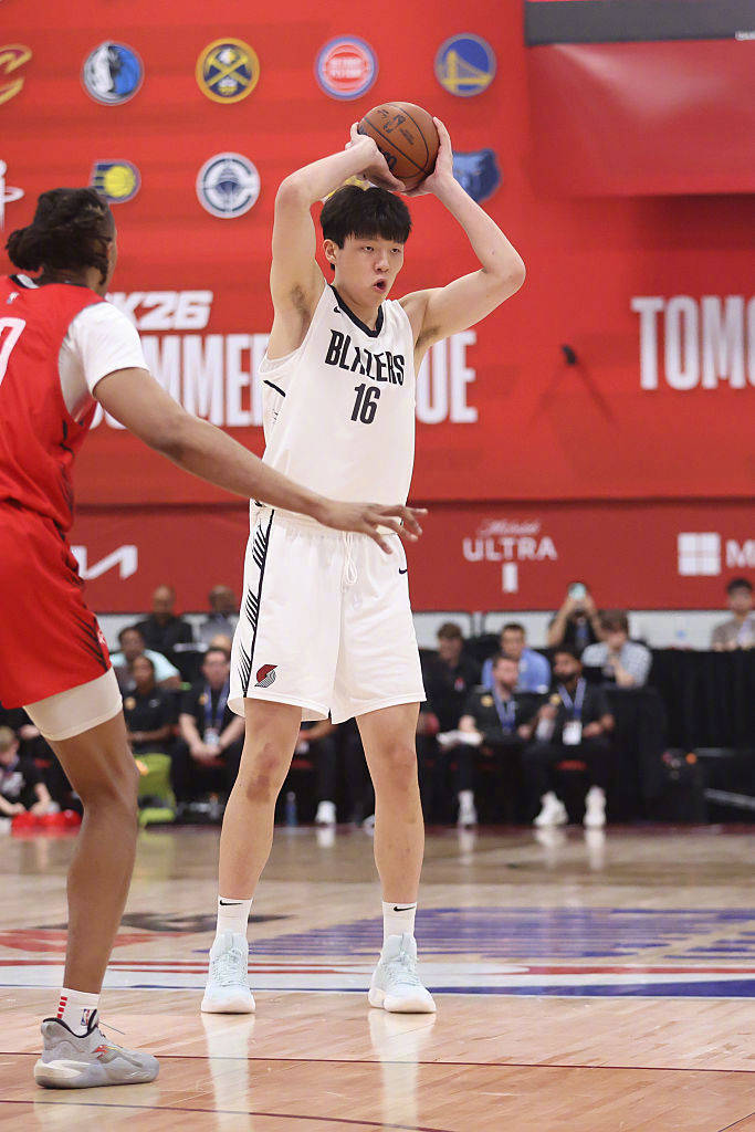 杨瀚森：队友弥补了我的不足 希望利拉德早日回归