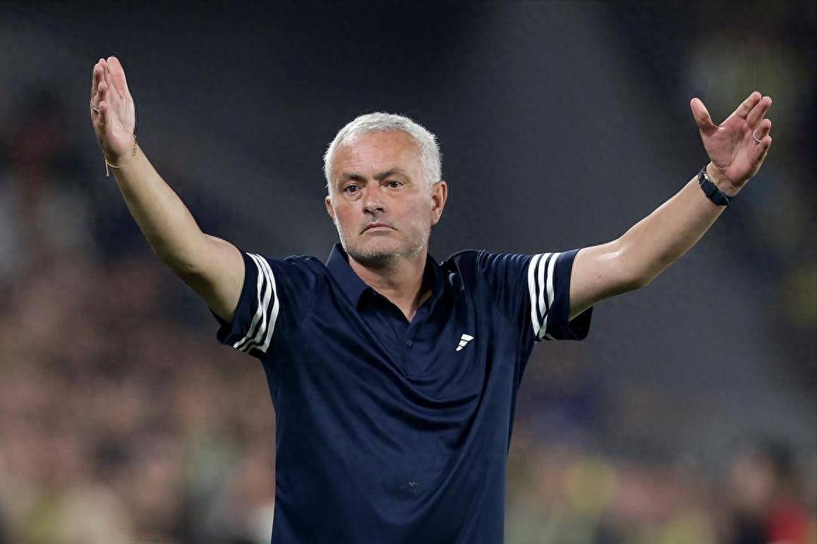 日本国脚双响难救主穆里尼奥再战欧冠费内巴切5-2费耶诺德